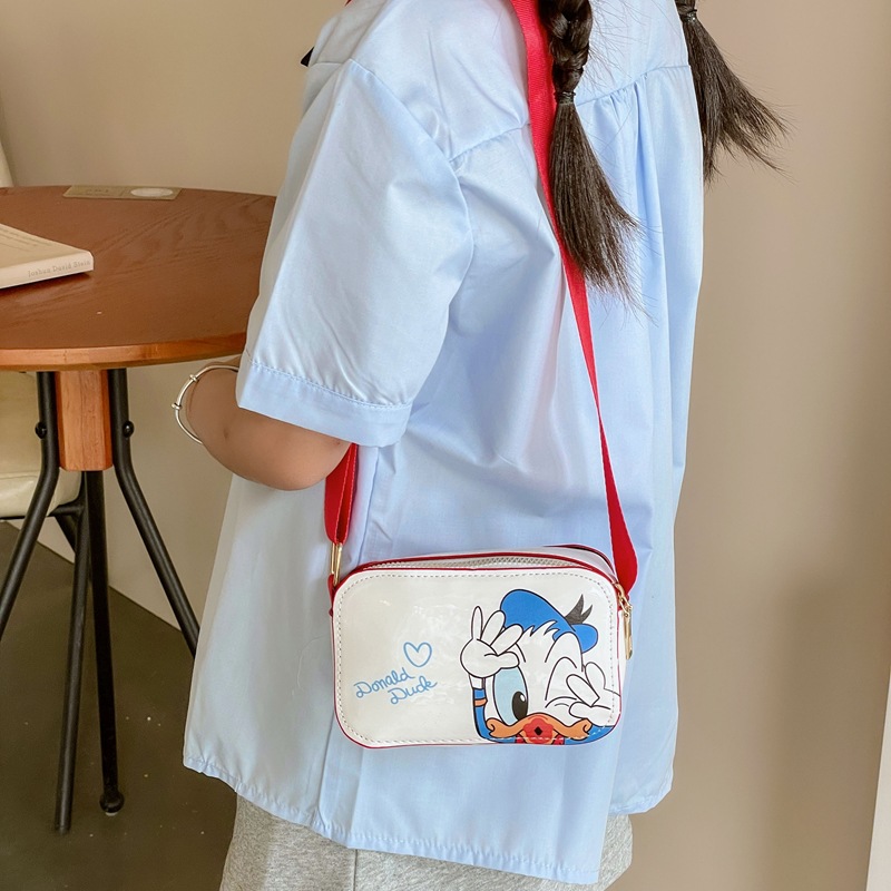 The 2025 new children's mobile phone bag is a trendy, fashionable, fresh, sweet, cartoonish, creative and simple single-shoulder crossbody bag for women details Picture