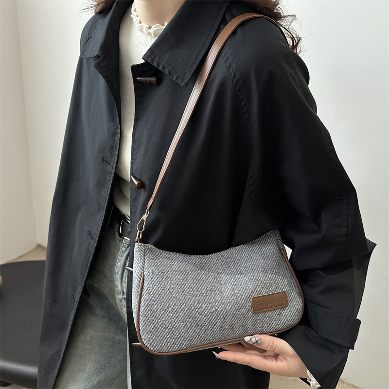 Retro and simple underarm bag for women, 2025 new style, fashionable and versatile solid color crossbody bag, high-end and niche bag wholesale Specification drawing