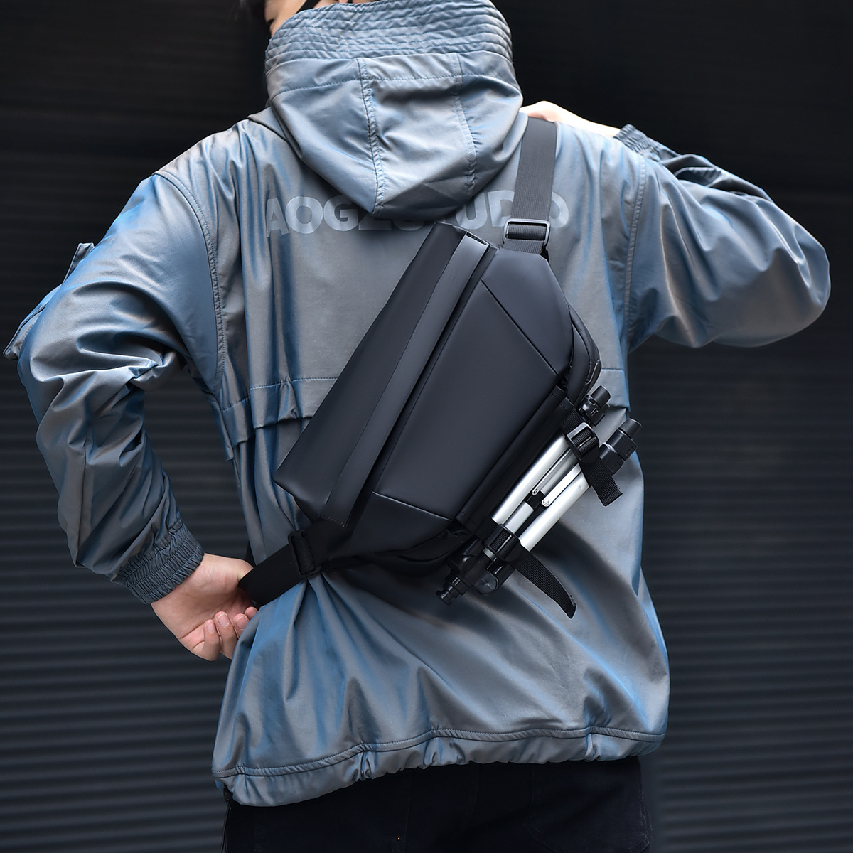 New trendy crossbody bag, men's cycling functional workwear bag, trendy brand messenger bag, chest bag, commuting casual single-shoulder bag details Picture