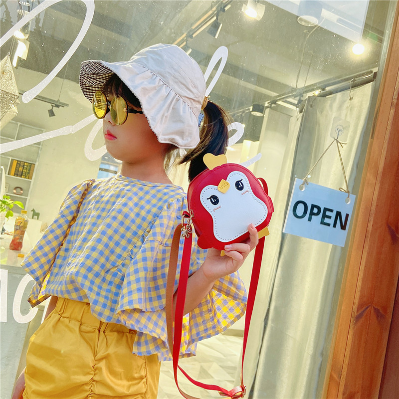 Children's bags for boys and girls are super cute. Baby crossbody bag, penguin cartoon coin purse, mini accessories, single-shoulder bag details Picture