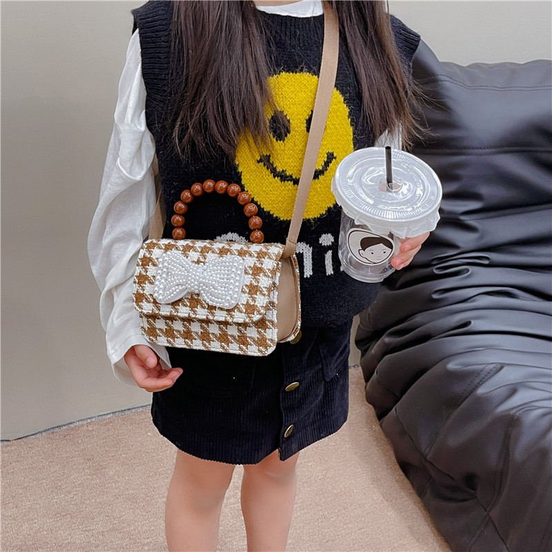 Children's bag, girls' autumn stylish single-shoulder chanel-style coffee-colored checkered crossbody bag, pearl handbag Specification drawing