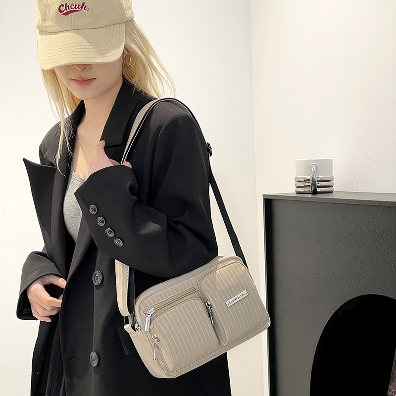 Colorful Fox's original new water-resistant camera bag, crossbody bag, ins striped single-shoulder bag for both men and women full figure