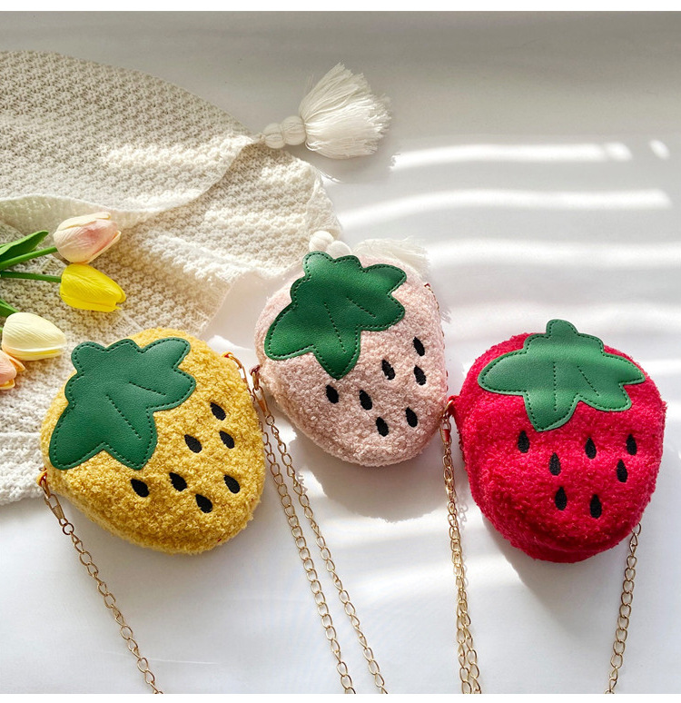 Lambskin strawberry bag 2021 New Creative fruit shoulder bag, teenage chain crossbody bag, children's coin purse details Picture