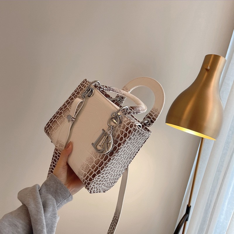 The new summer 2024 women's bag, single-shoulder bag, crossbody bag, hand-held small bag, casual, versatile, high-end and stylish princess bag Specification drawing