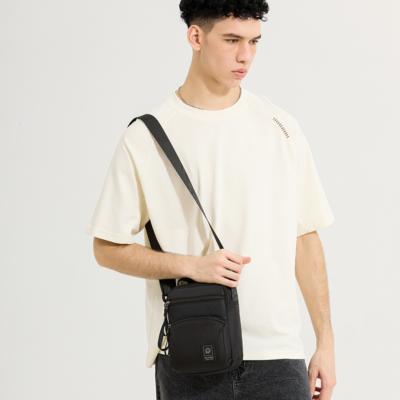 WEPOWER's new men's outdoor crossbody bag, a sporty and casual men's single-shoulder bag, is a multi-functional and trendy small bag details Picture