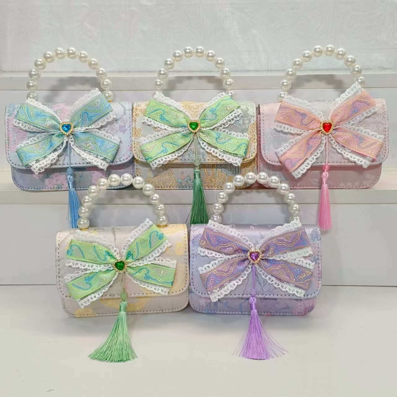 Chinese-style bow princess bag, pearl handbag, single-shoulder crossbody bag, small square bag with loose change, girls' Hanfu accessory bag Application Scenario