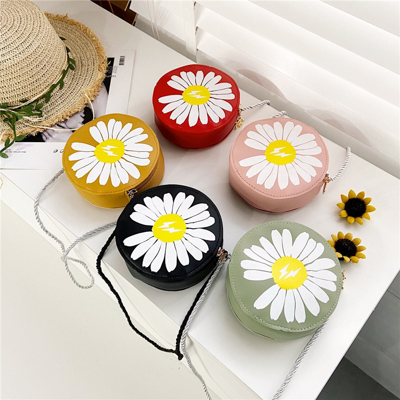 Cute cartoon little bags for children, fashionable little daisies crossbody bag for girls and babies, princess girls and kids, trendy and adorable full figure