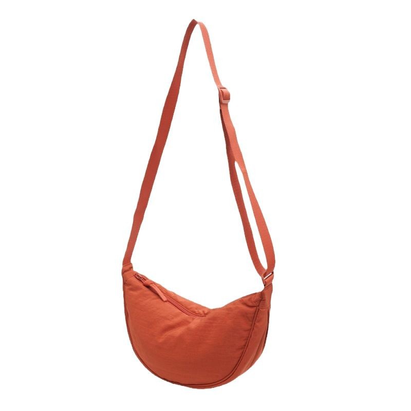 The new fashionable crossbody bag is a versatile and high-end bag for women, a casual and trendy single-shoulder bag, a crescent-shaped bag, and a dumpling bag for women Item Picture