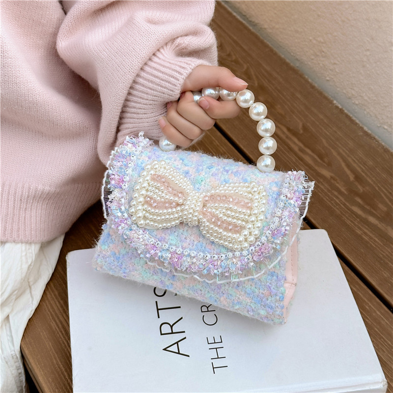 Spring 2025 New sequined pearl bow girl princess hand-held crossbody accessory loose change bag Application Scenario