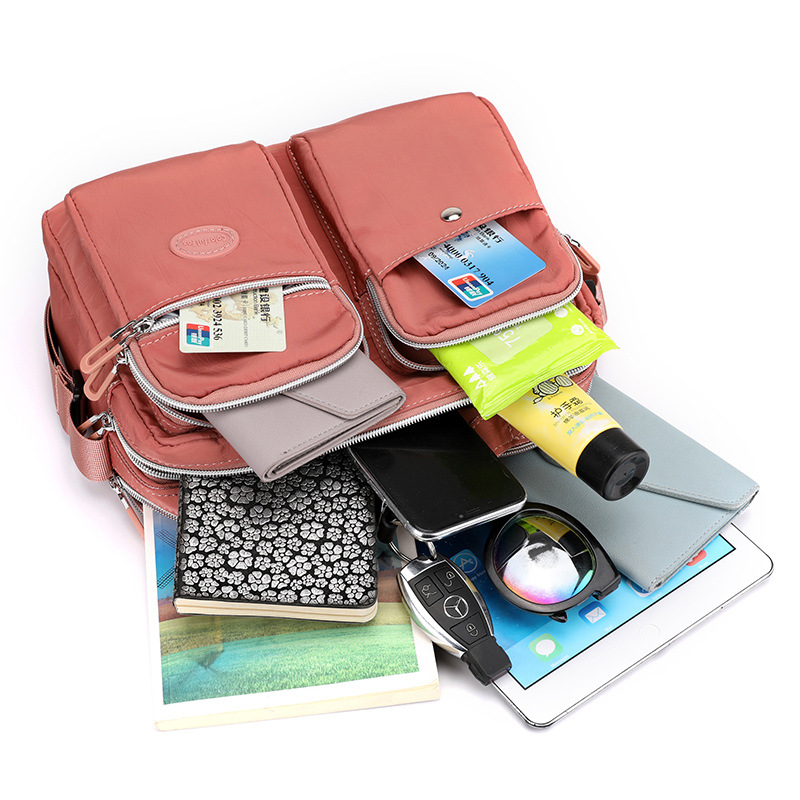 Cross-border exclusive large-capacity single-shoulder bag for women, water-resistant nylon fabric crossbody bag, outdoor casual handbag Application Scenario