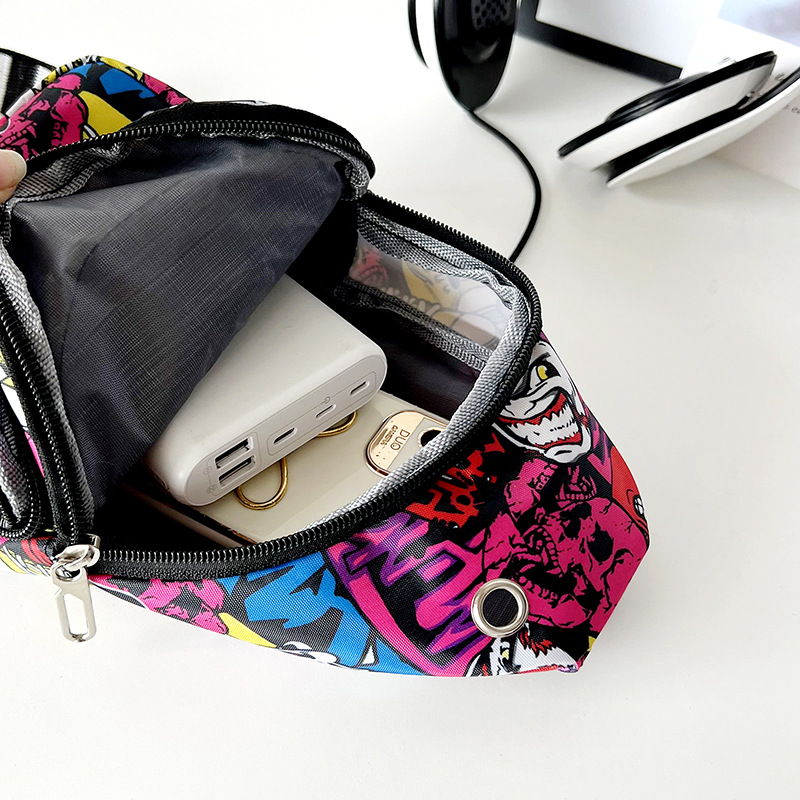 2022 New Korean-style fashionable children's single-shoulder crossbody bag, trendy, casual and personalized printed small backpack on the chest Application Scenario