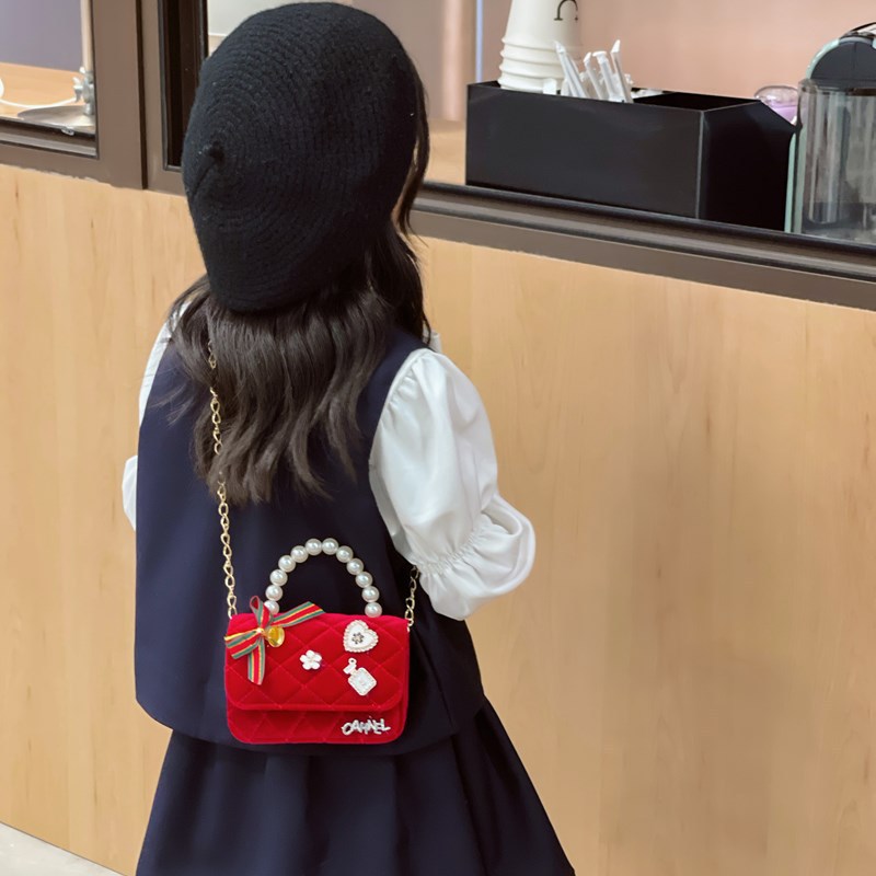 New red New Year greeting pearl handbag for children, cute princess girl single-shoulder bag, stylish chain crossbody bag Application Scenario