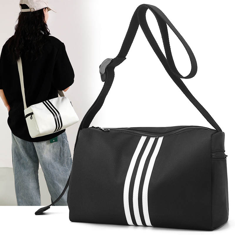 This is a simple, fashionable, casual and versatile crossbody bag for women, suitable for commuting. It is a large-capacity striped single-shoulder bag for both men and women full figure