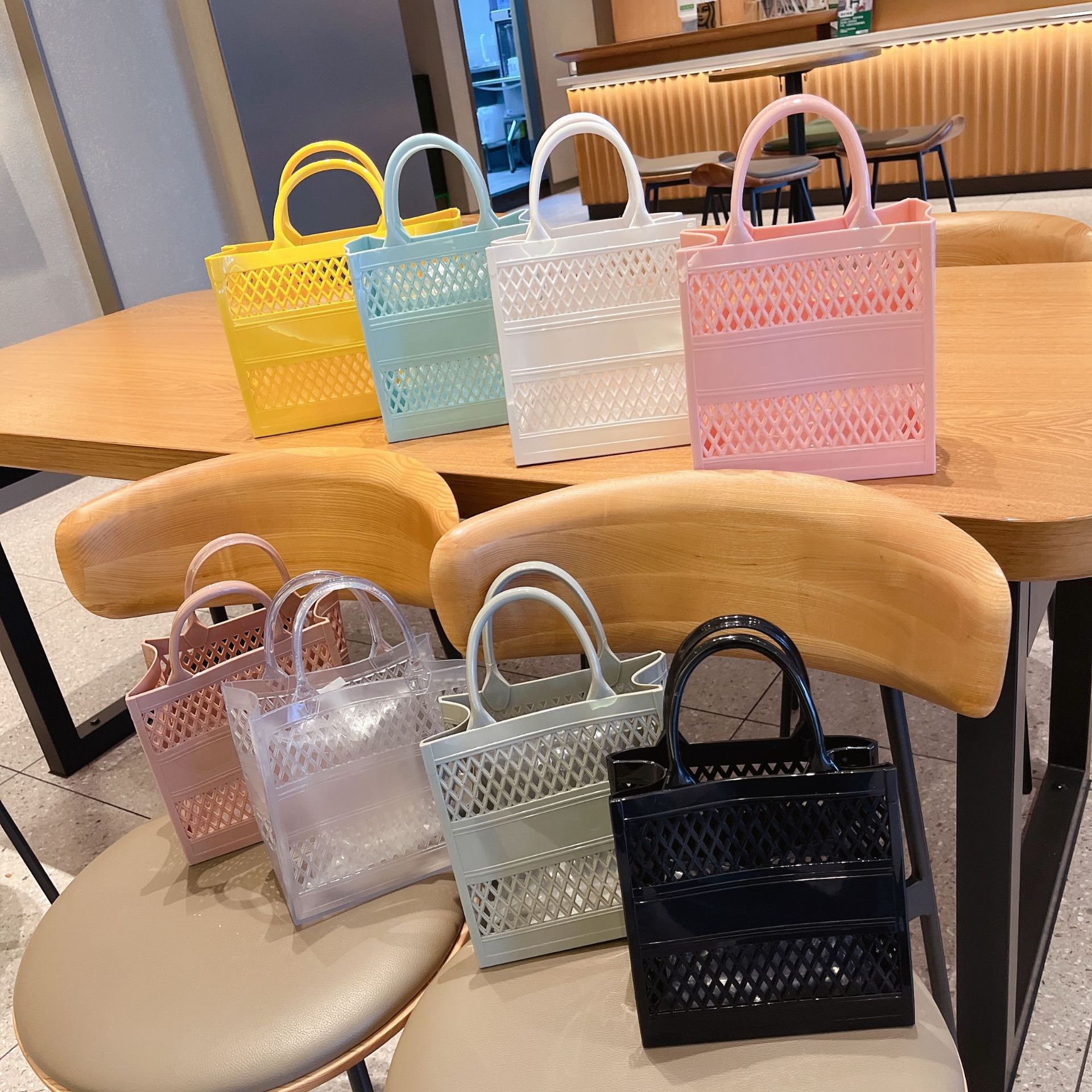 2025 Summer New shopping basket hand-held jelly bag, large capacity basket storage basket, candy-colored hollowed-out beach bag full figure