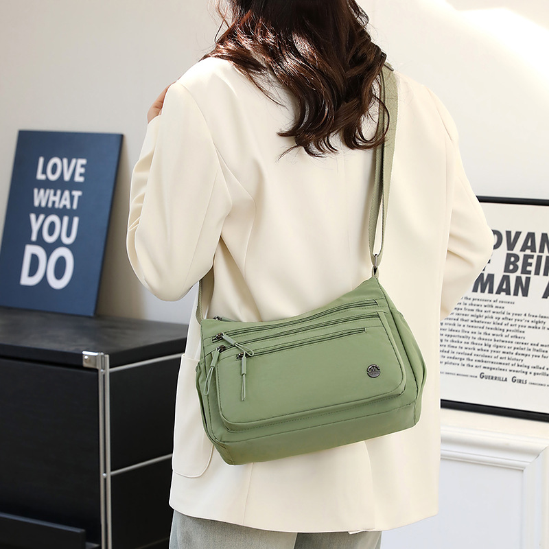 Women's Bag 2025 Spring New Cross-border Trend lightweight single-shoulder bag, women's casual nylon bag, large-capacity crossbody bag details Picture