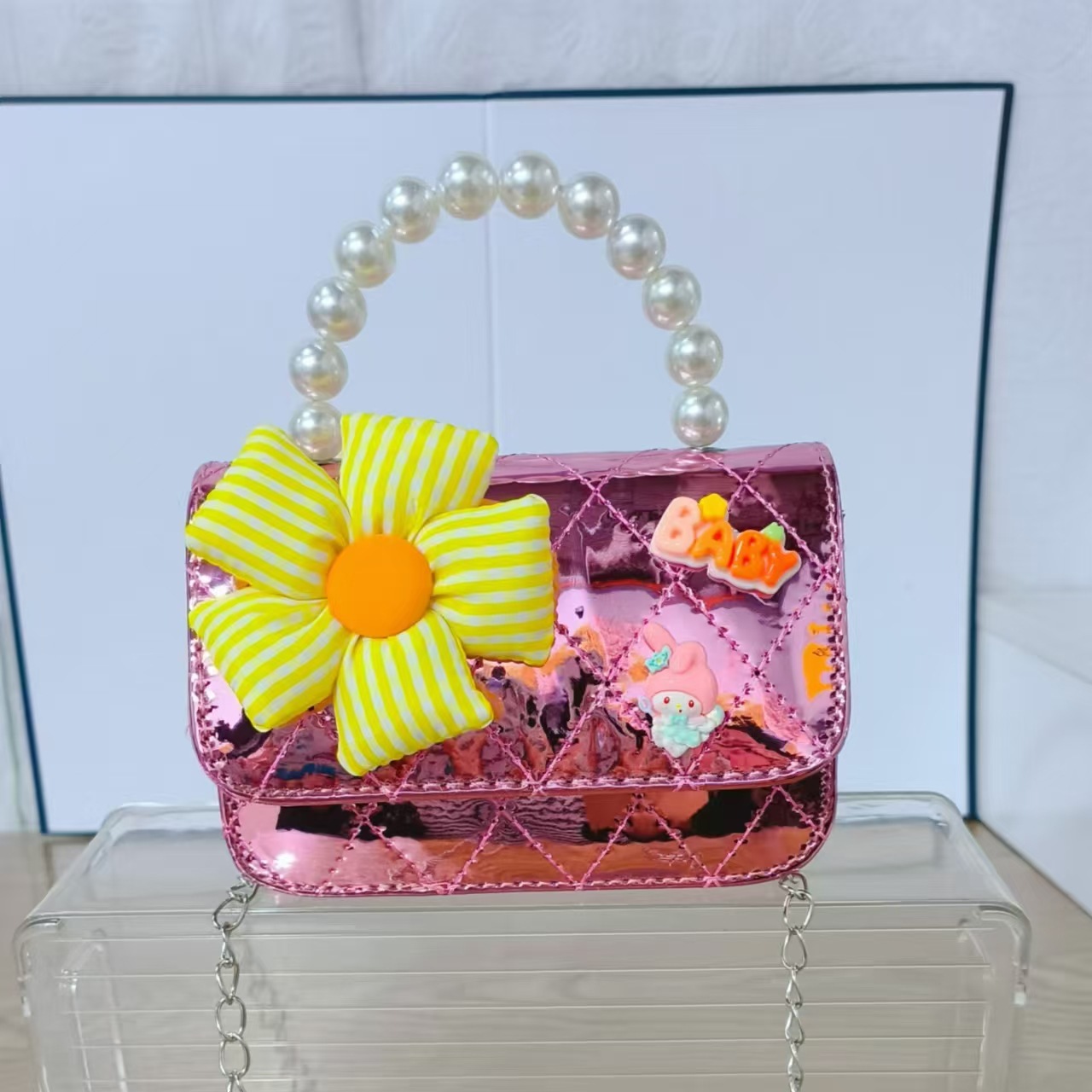 Cartoon pearl hand-held crossbody bag, girl's coin purse, flower laser, Children's Day gift for girls, chain small square bag Specification drawing
