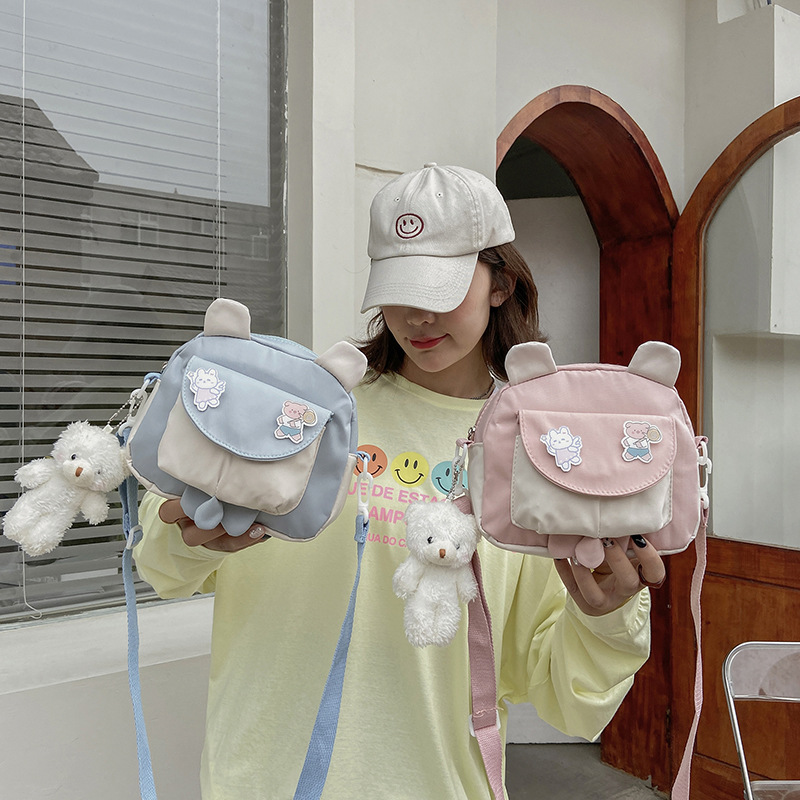 Canvas small square bag 2021 New style fashionable crossbody bag, cute cartoon student artistic single-shoulder bag, trendy mobile phone bag details Picture