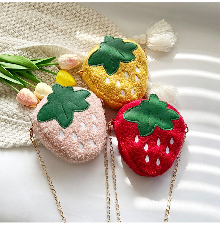 Lambskin strawberry bag 2021 New Creative fruit shoulder bag, teenage chain crossbody bag, children's coin purse full figure