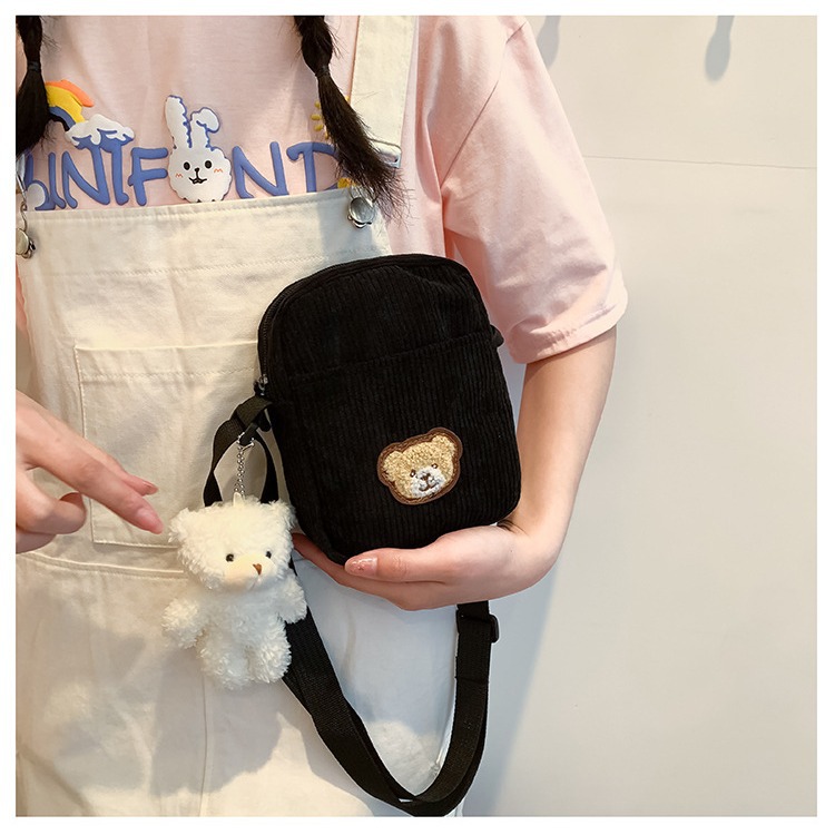 Versatile and fashionable single-shoulder bag 2024 new style corduroy simple single-shoulder crossbody bag fresh student cute bag for girls Application Scenario