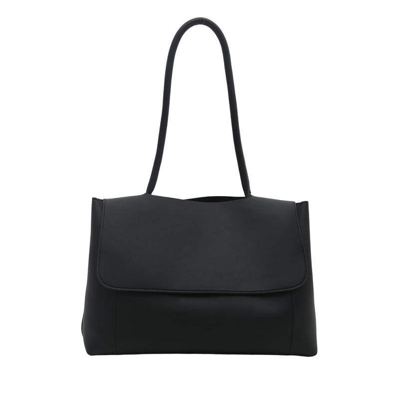 This large-capacity summer new model 2025 is a trendy underarm niche design that is fashionable, versatile and high-end. It is a single-shoulder handbag Item Picture