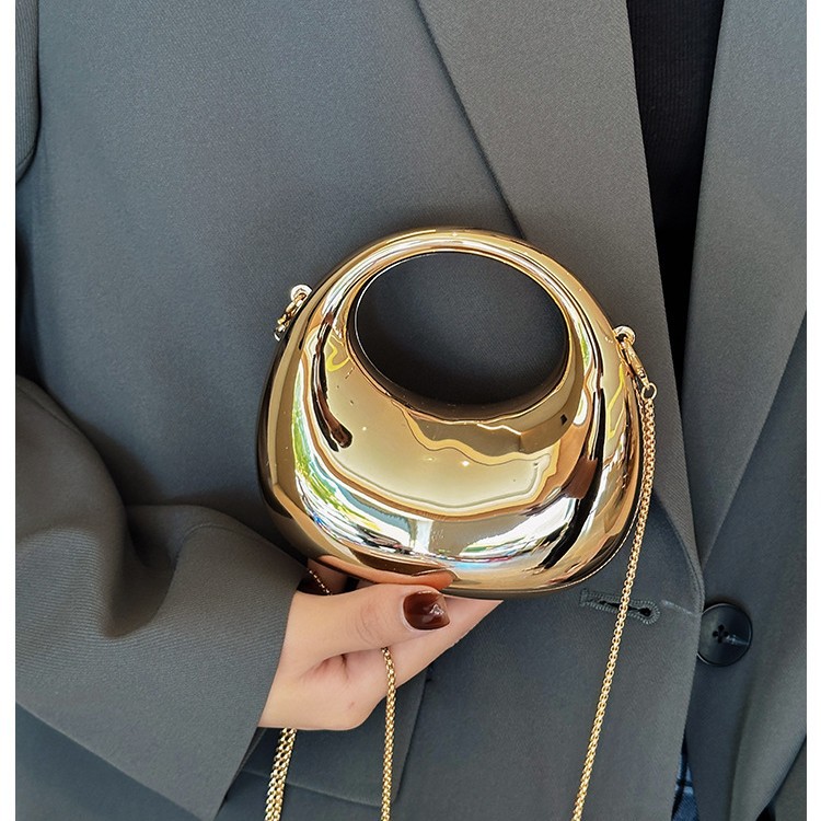 2025 New cross-border fashion chain mini bag, crescent-shaped acrylic bag, lipstick, loose change children's bag, crossbody bag Application Scenario