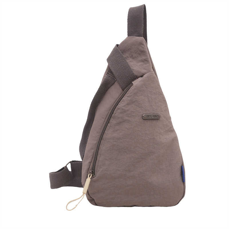 The new large-capacity, fashionable and versatile Korean casual chest bag for autumn and winter, as well as the simple travel canvas bag, are selling well among women Item Picture