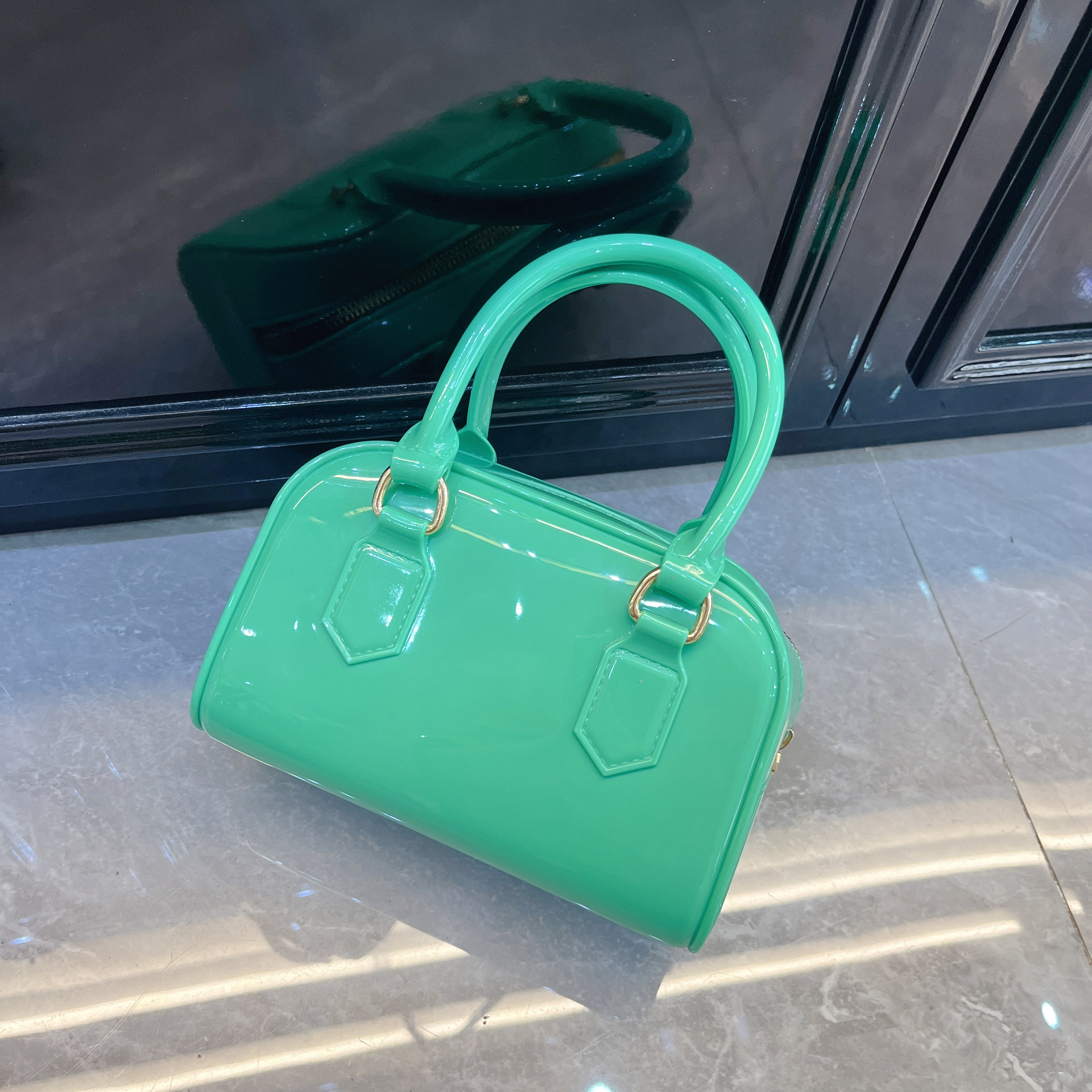 2025 New fashion jelly bag, pillow bag, Boston bag, simple, fashionable and trendy single-shoulder, crossbody and hand-held women's bag Application Scenario