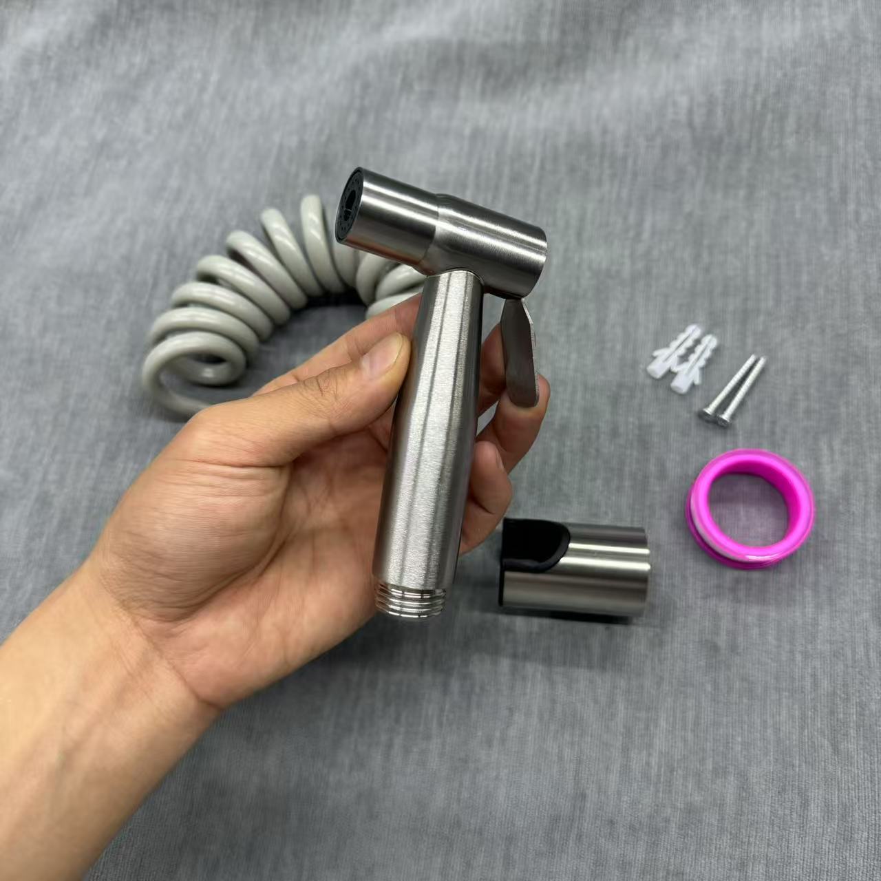 304 stainless steel pressurized toilet spray gun, faucet flushing device, household bathroom companion, women's washer, water spray gun Application Scenario