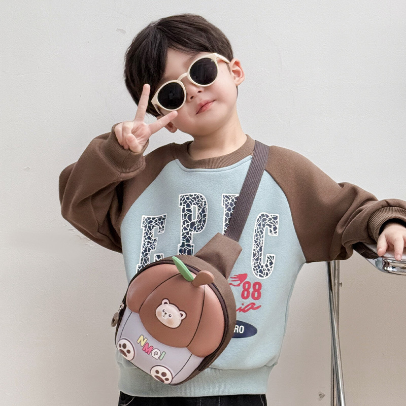 New children's chest bag, boys' and girls' crossbody bag, fashionable and stylish coin purse, cute cartoon children's bag Application Scenario