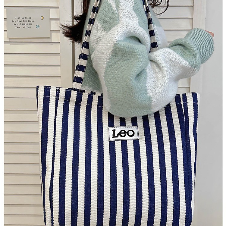 2024 Summer new canvas shoulder bag Tote bag, black and white striped trendy patchwork large capacity handbag Application Scenario