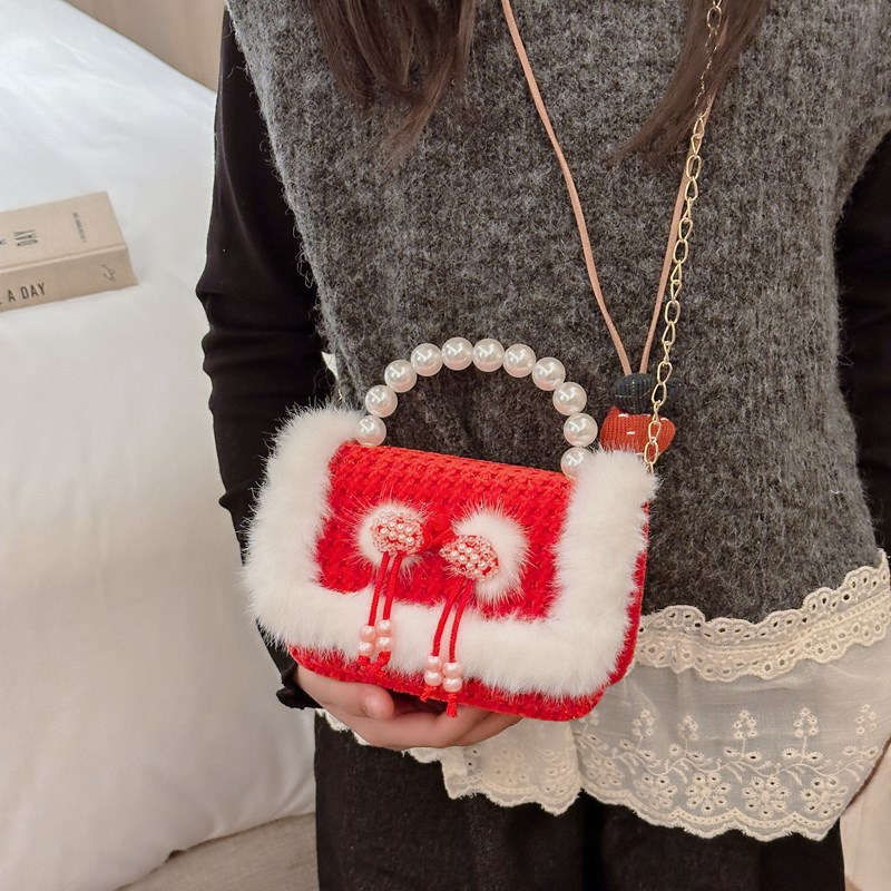 The 2025 new children's New Year bag is stylish, cute for little girls, a crossbody bag for girls, and a red New Year greeting bag for princess babies full figure