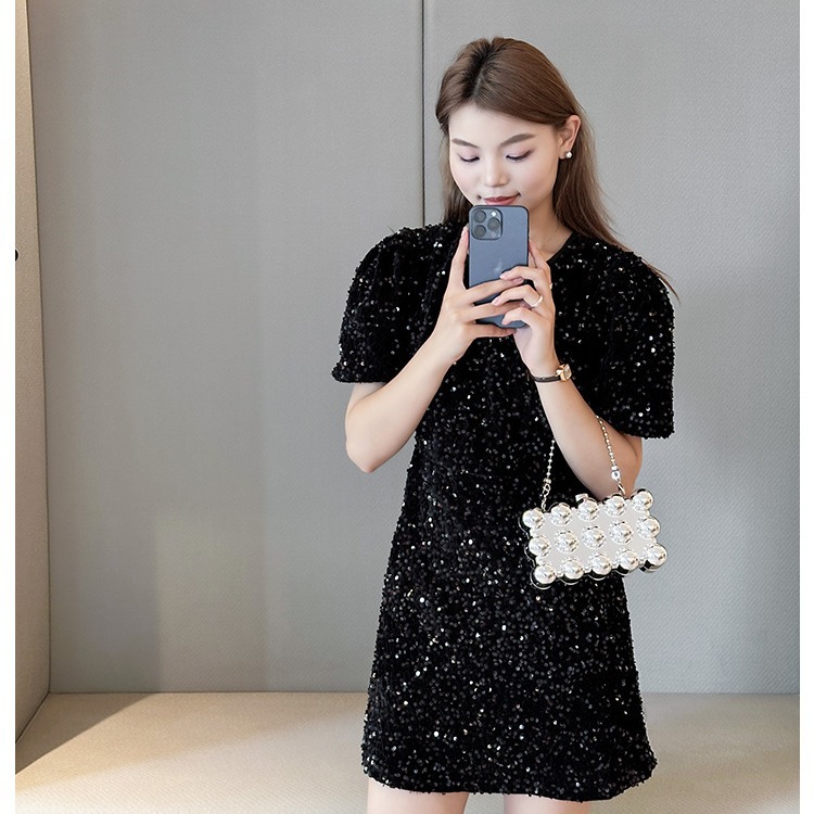 Acrylic bag 2025 New style, European and American cross-border single-shoulder fashionable design women's chain box bag Application Scenario