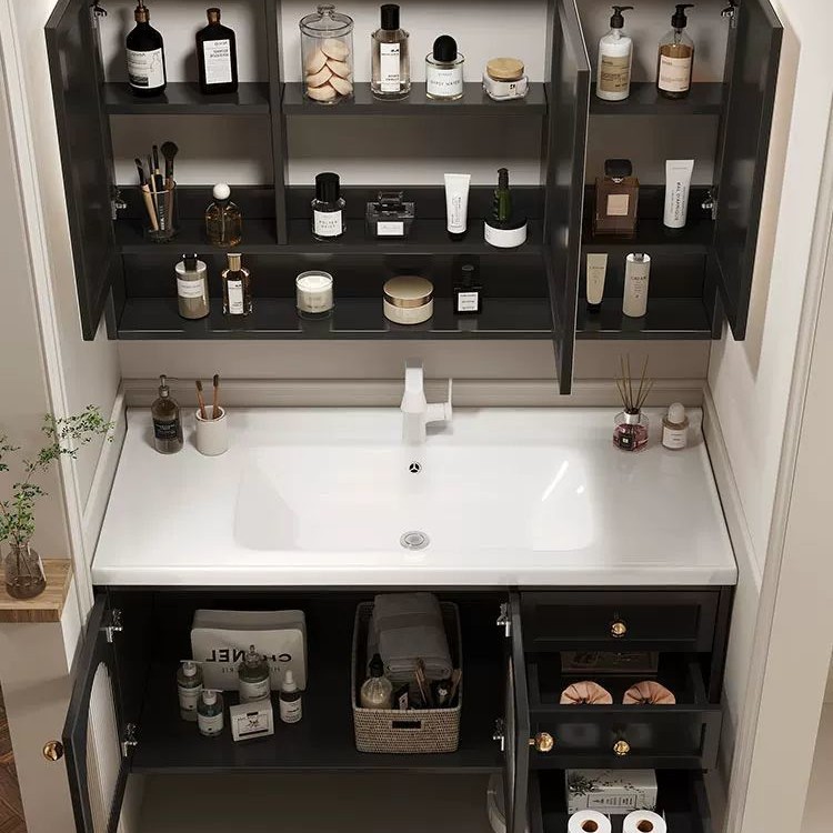 French vintage bathroom cabinet set, hand-washing intelligent washbasin, ceramic integrated washbasin, solid wood bathroom set Application Scenario