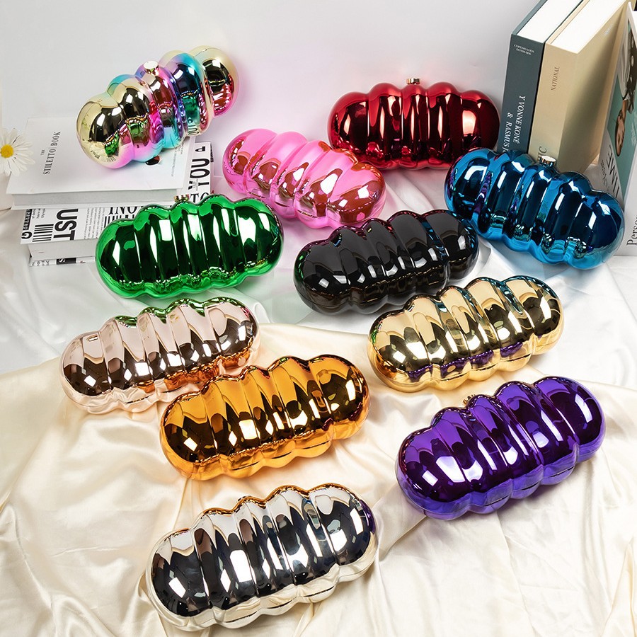 The 2025 cross-border fashion trend Cloud acrylic bag from Europe and America, with a niche design and a high-end feel, is a hand-held crossbody bag full figure