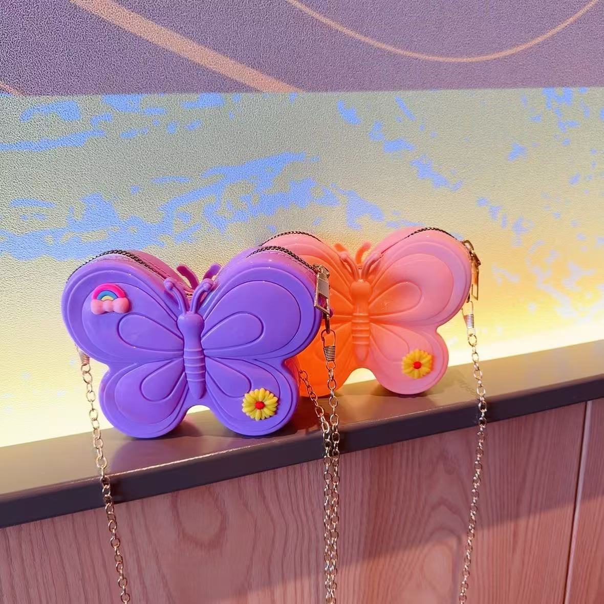 The new butterfly and jelly bags for the summer of 2025 are cute, colorful and sweet. They are mini chain bags that girls can carry diagonally on one shoulder Application Scenario