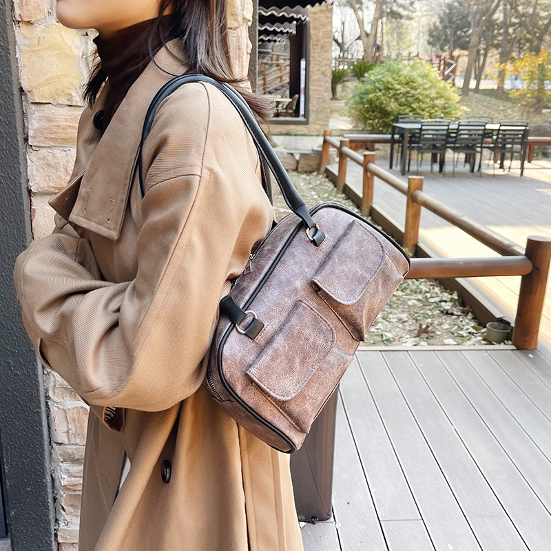New large-capacity commuting single-shoulder bag, versatile texture, retro underarm bag, fashionable and stylish handbag, cross-border wholesale details Picture