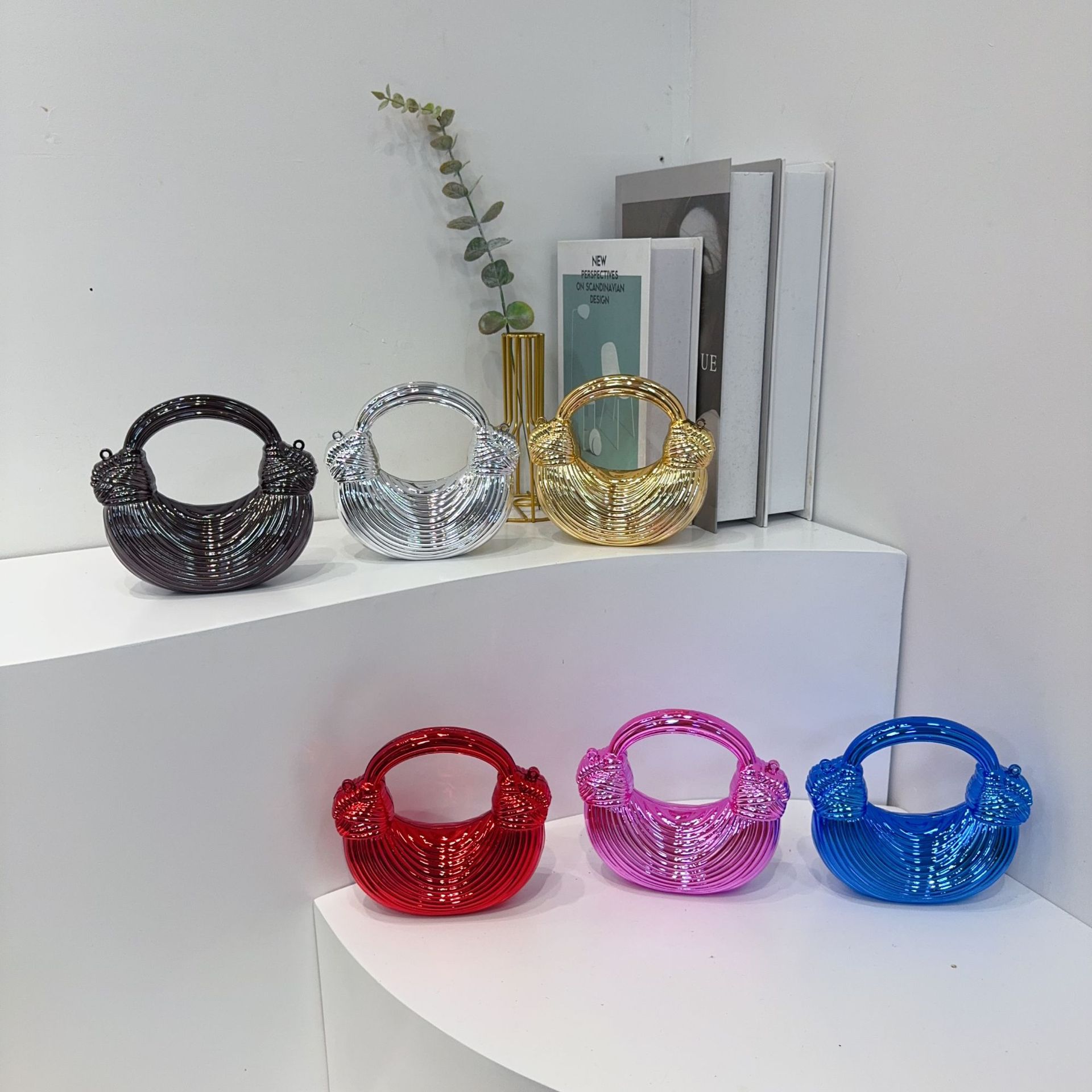 Cross-border foreign trade acrylic high-end ramen Dumpling Bag 2025 New cross-border fashionable diamond-shaped hand-carried chain bag full figure
