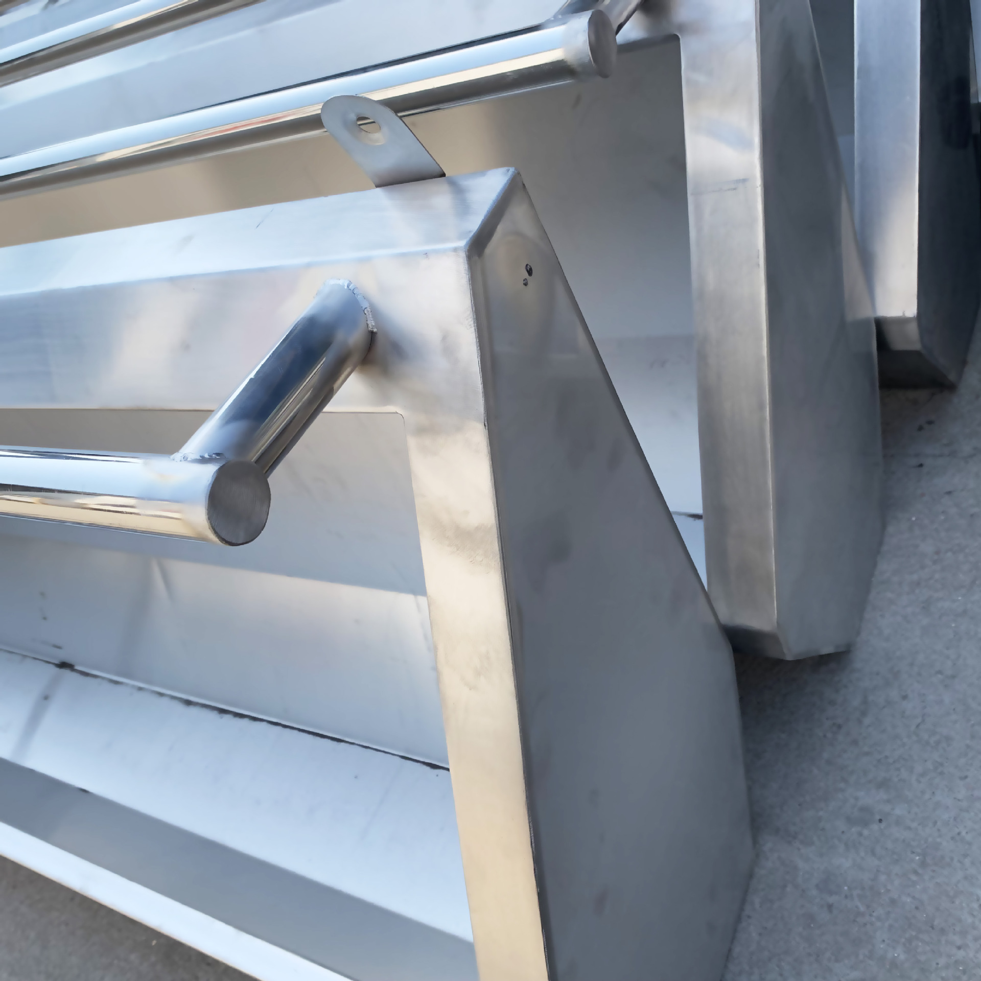 304 stainless steel urinal, vertical floor-standing stainless steel urinal for public toilets in shopping malls and schools details Picture