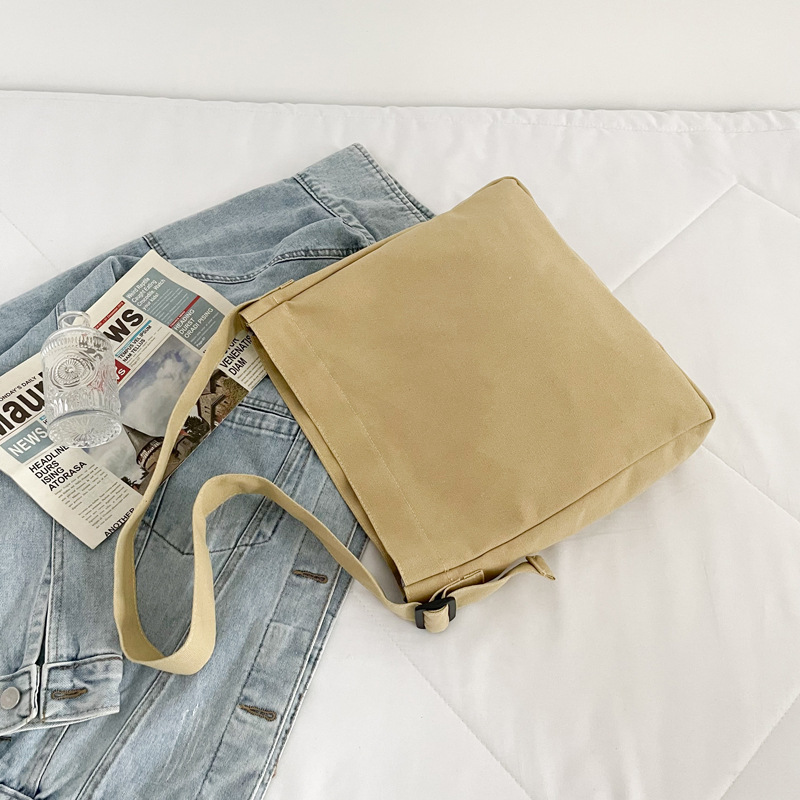 Large-capacity, fashionable and simple canvas bag, 2025 new style, casual and artistic shopping bag, versatile, shoulder crossbody bag Application Scenario