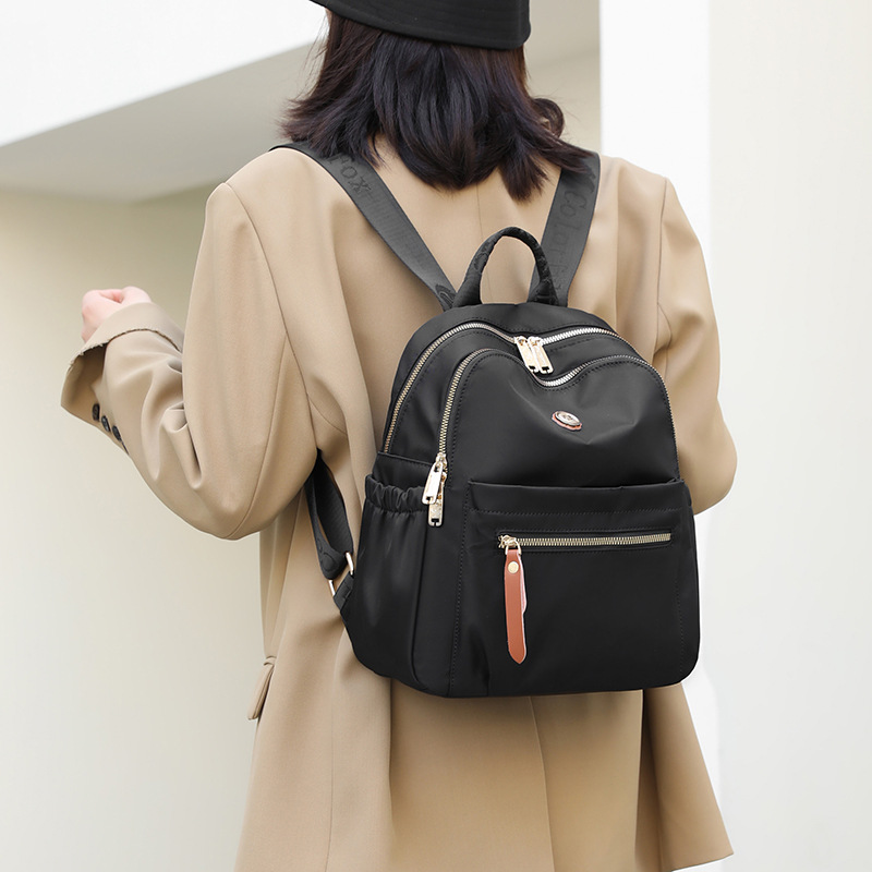 Colorful Fox's new large-capacity women's backpack, a Korean-style fashionable casual backpack with water-resistant nylon bag Specification drawing
