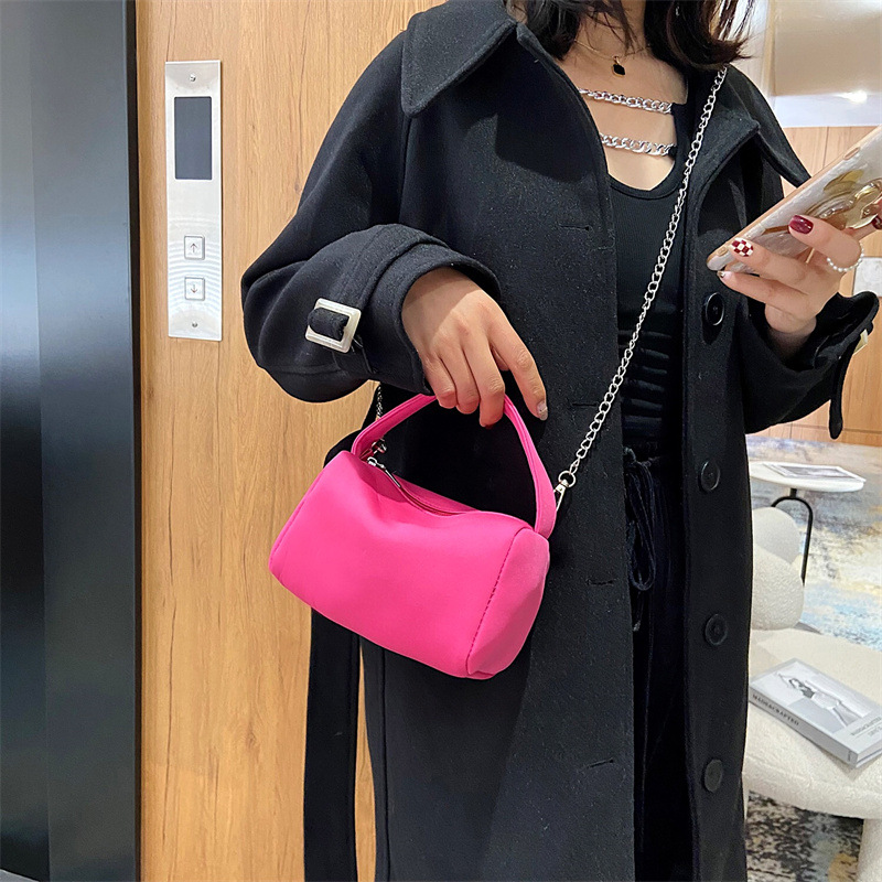 Women's bag 2021 New style crossbody bag, fashionable hand-carry, elegant and individual, fashionable single-shoulder mini underarm bag, trendy bag details Picture