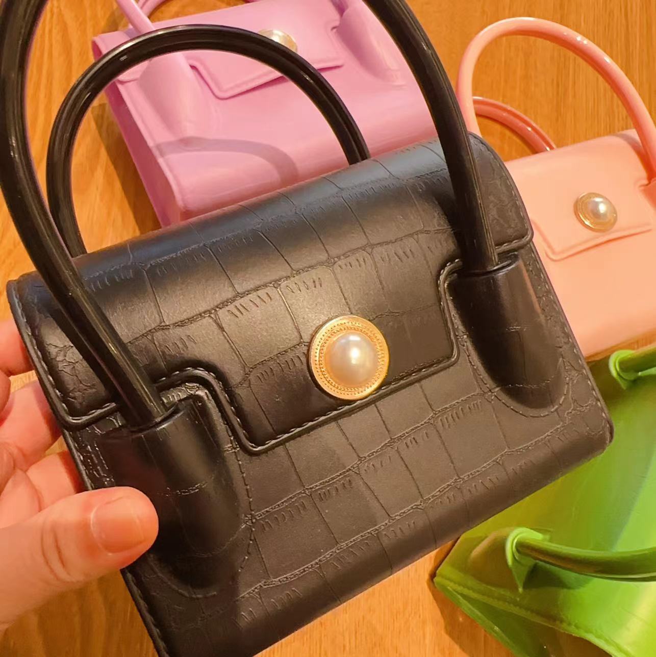 The 2025 new children's bag clothing pairs well with small square bags, handbags, mini crossbody jelly bags, and single-shoulder chain women's bags Application Scenario