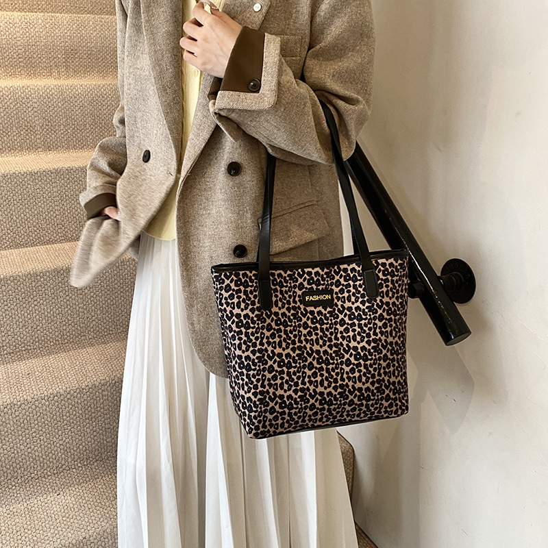 Simple and fashionable single-shoulder bag 2024 new large-capacity trendy and fashionable handbag, ladies' underarm tote bag wholesale Specification drawing