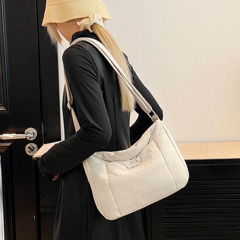 Colorful Fox Korean version ins women's lightweight down crossbody bag, versatile and niche casual commuter messenger bag full figure