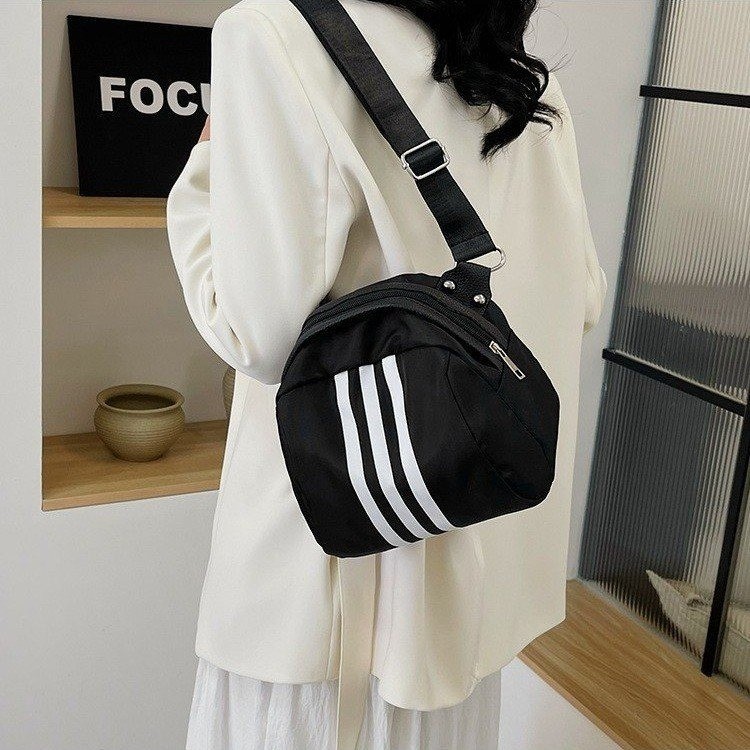 The 2024 new stylish and simple crossbody bag, a large-capacity versatile single-shoulder bag, is popular among students. The three-bar chest bag is selling well Specification drawing