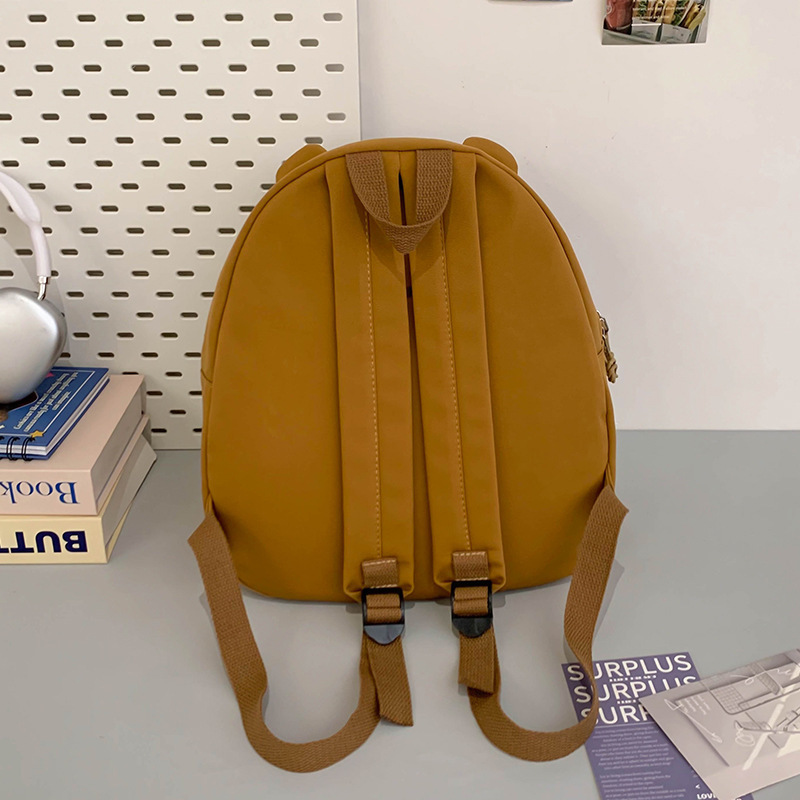 Fashionable new children's bags, cute and stylish, lightweight schoolbags for primary school students, cool and trendy bear backpacks for going out and playing Application Scenario
