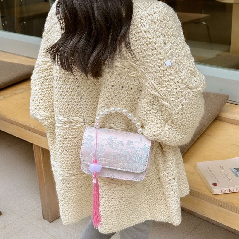 New children's bag with Chinese style pearl handbag, bow tassel, princess chain bag, girls' Chinese trend single-shoulder bag batch Application Scenario