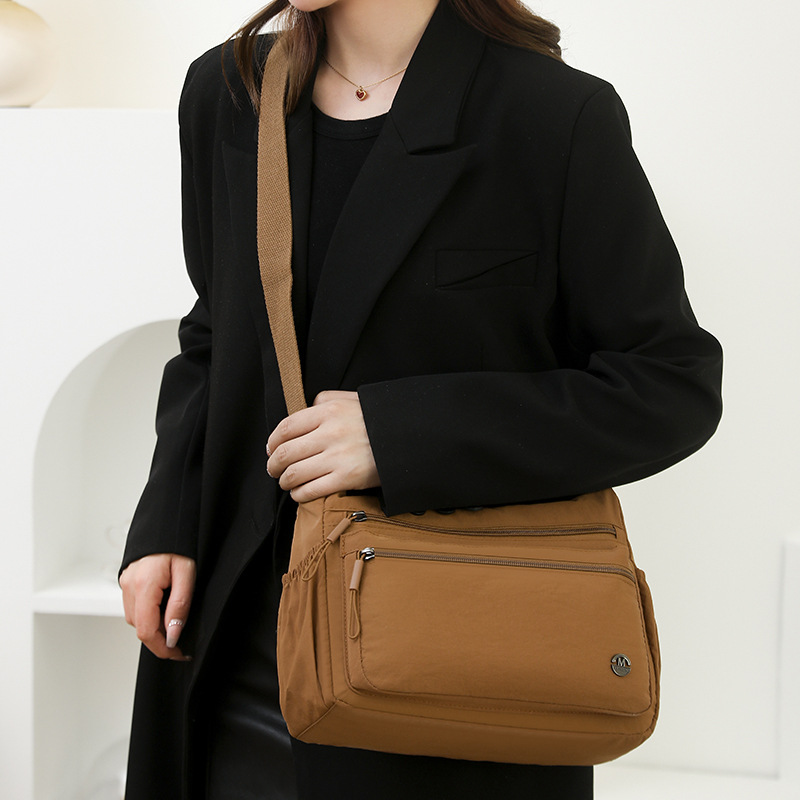 Spring 2025 new large-capacity women's casual bag, lightweight nylon bag, cross-border trend, single-shoulder crossbody bag, women's bag details Picture