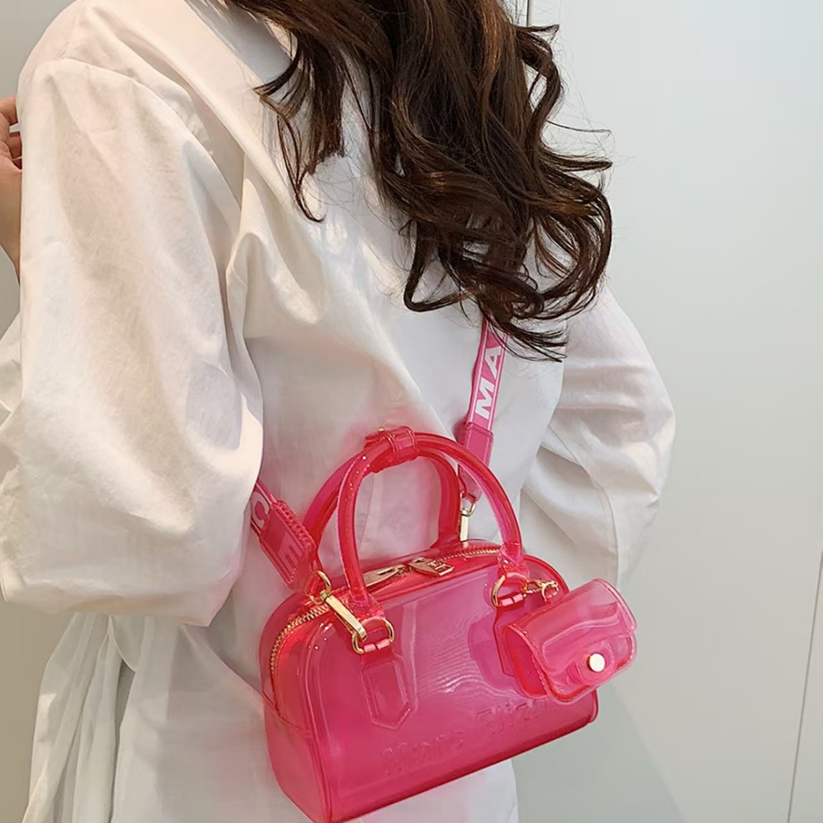 2025 New cross-border bestseller Transparent jelly bag, fashionable and versatile soft handle handbag, summer women's crossbody bag full figure