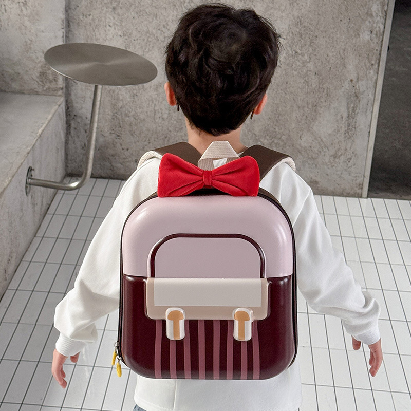 2025 New Style kindergarten schoolbags: Cute and stylish. Hard shell backpacks for boys and girls. Backpack trend for 2-5 years old kids 3 full figure
